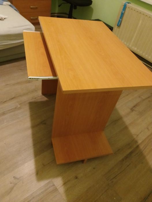 Продавам ученическо бюро