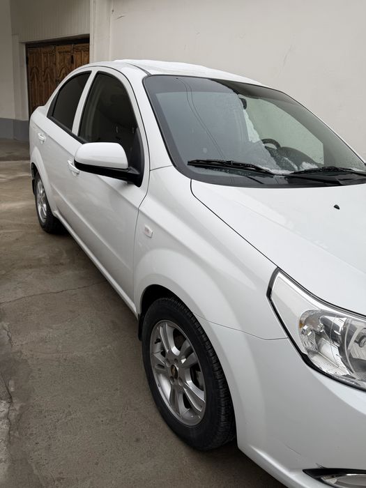 Nexia 3 avtomat sotiladi