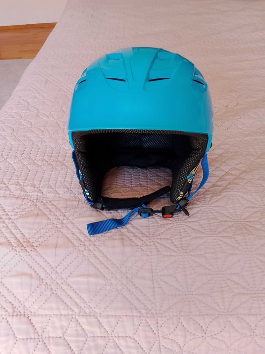 Спортна каска за ски UVEX