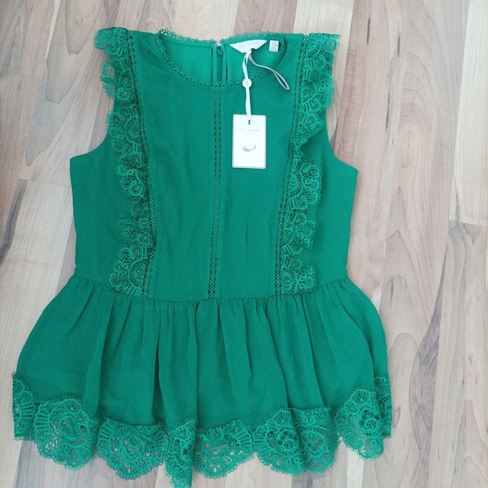 Ted Baker с пух и пера за преходен сезон