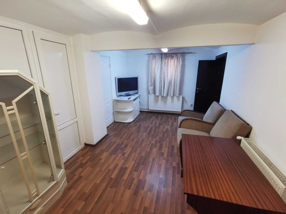 Inchiriez Apartament 3 camere in centrul Brasovului, utilitati incluse