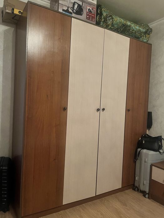 Спальный гарнитур как новый| шкаф,тумбы,комод”