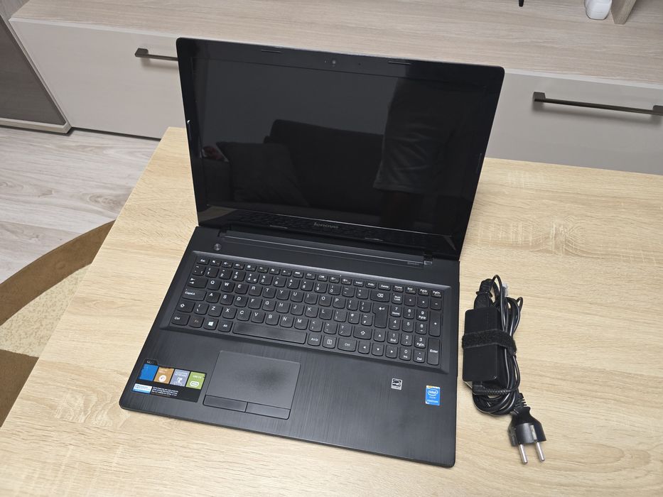 Laptop Lenovo 2.58 Ghz, 8Gb Ram, 1TB Stocare, Windows 10 cu licenta
