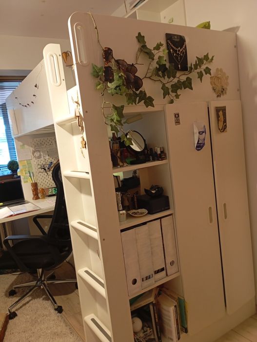 Pat supraetajat  IKEA 90 X 200 cm  cu dulap si rafturi incluse, scara si birou  cu 3 sertare