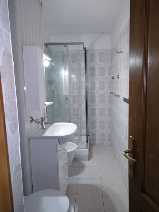 Închiriez apartament