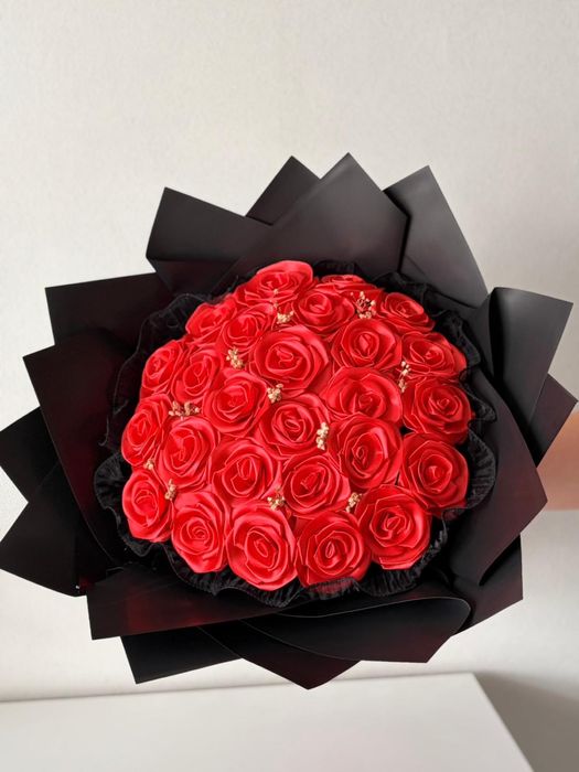 Букет от САТЕНЕНИ рози