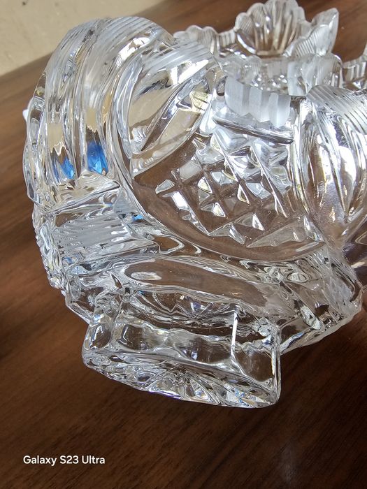 Продаётся  хрустальная  мини  вазочка 5 штук