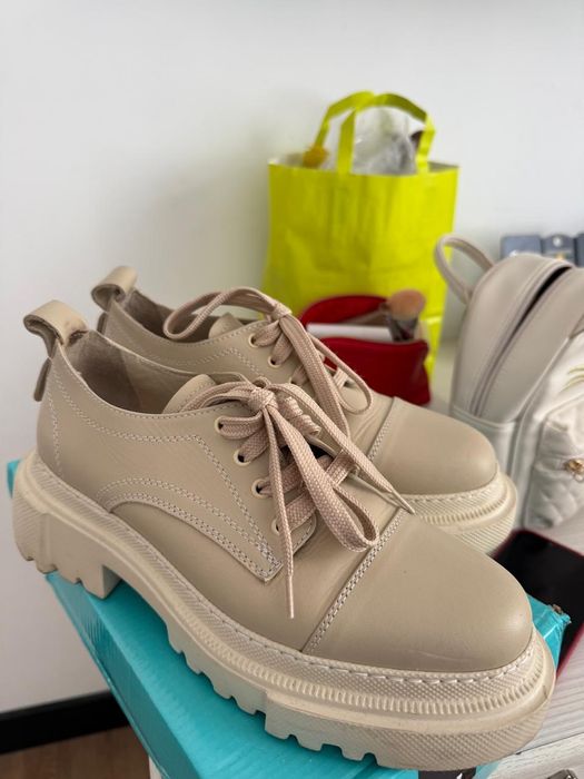 Женская одежда и обувь