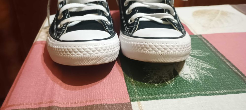 Vând pantofi Convers All Star mârimea 40.