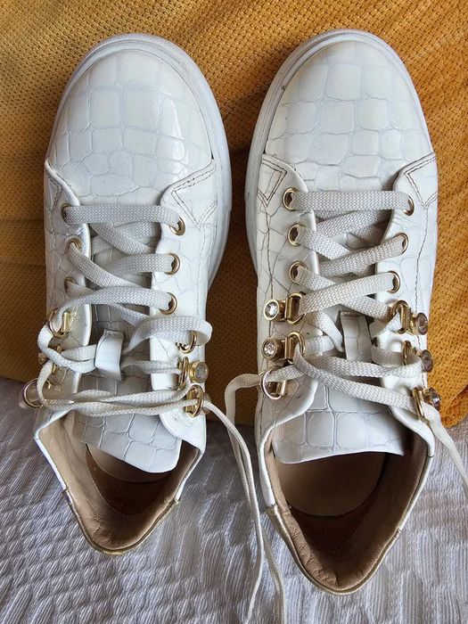 Италиански лачени кецове