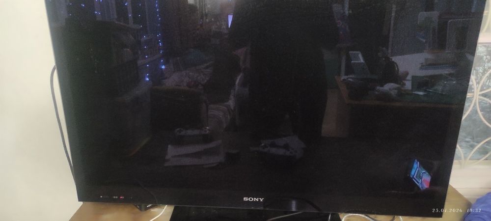 телевизор Sony KDL-40NX710.