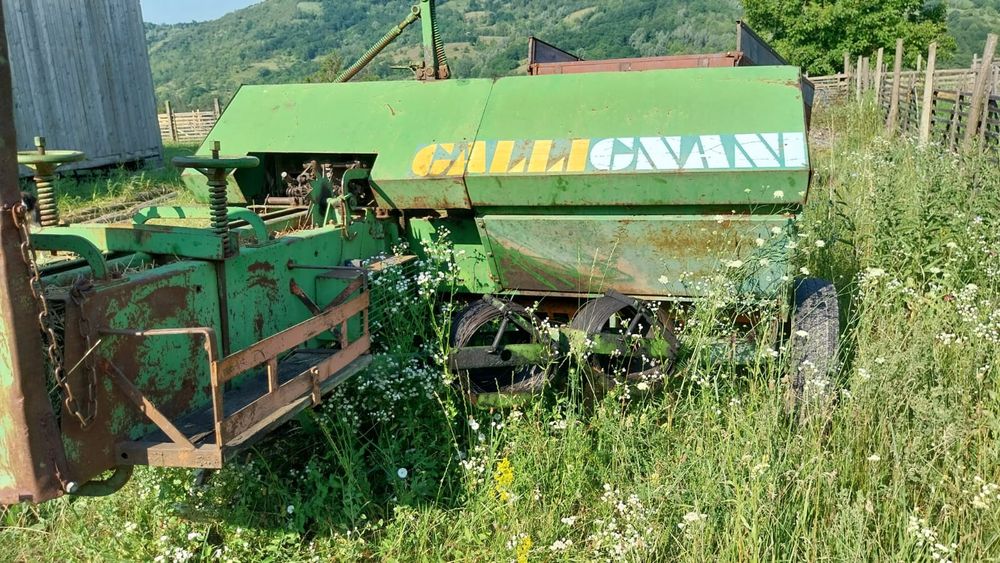 Vând balotiera gallingani pe sarma