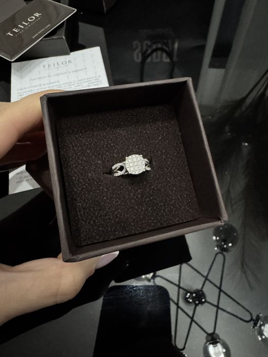 Inel de logodna Teilor cu diamante.