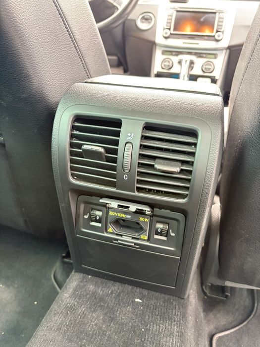 Momentan masina are numere negre Vw passat 2.0l 140 cp , cutie automata , dotari full tot ce se putea pune pana la anuk ei