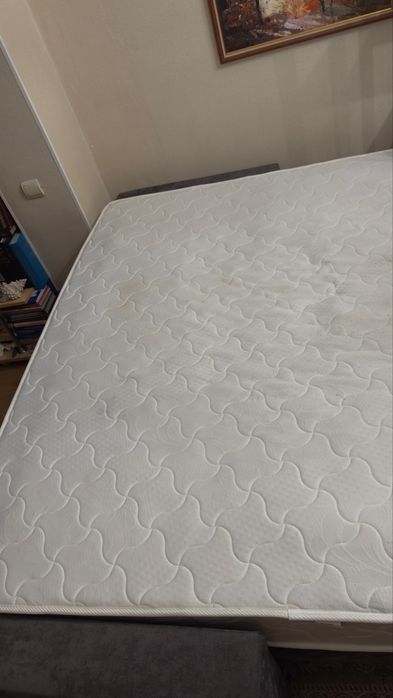 Большой матрас для кровати