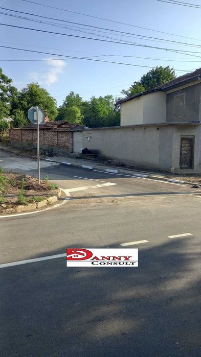 Къща с двор в с. Петокладенци, обл. Плевен