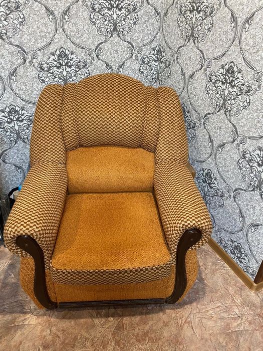 Диван с двумя креслами