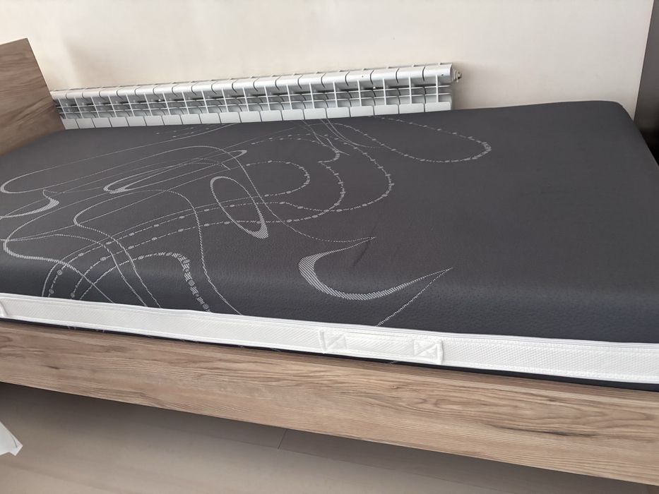 Единично легло с матрак 200/90