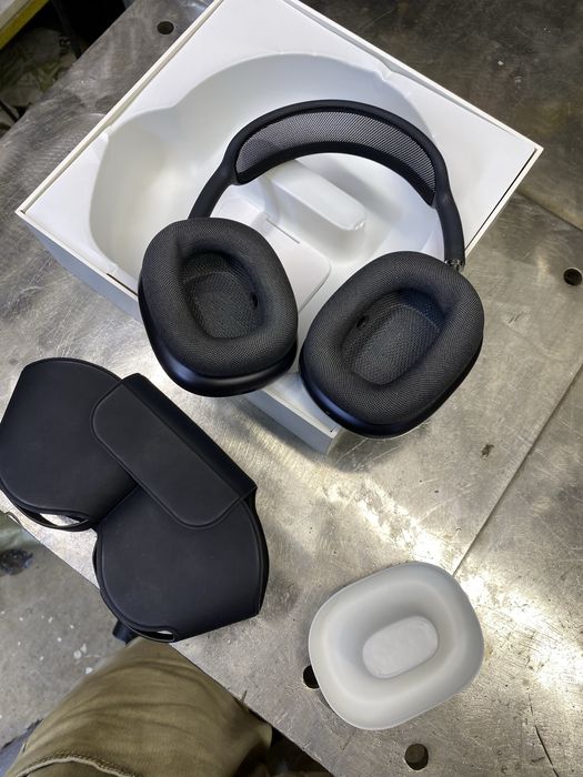 Apple airpods max A2096