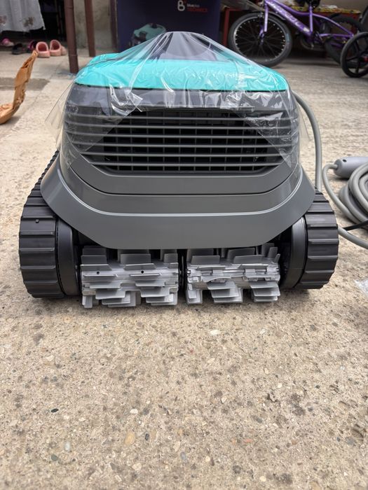 Robot piscina profesional Blueplus 4 200 lei