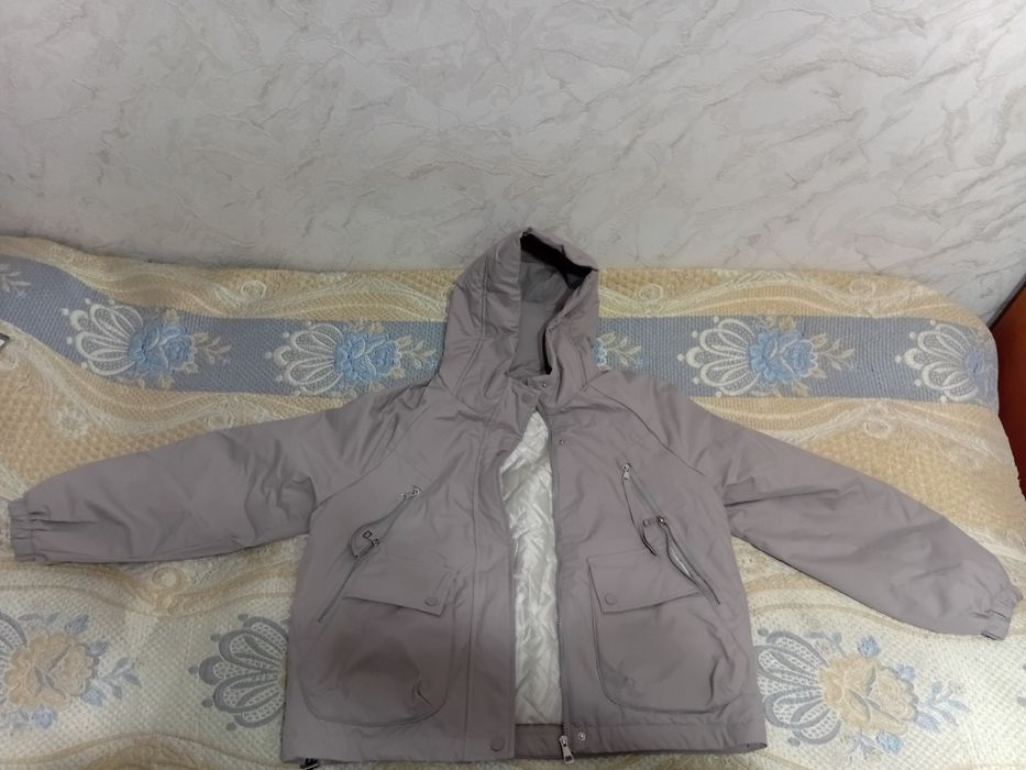 Продам женскую ветровку