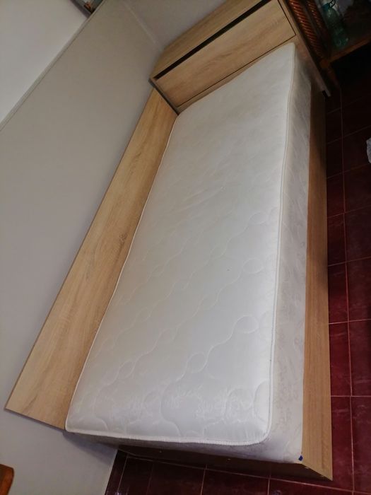 Креват с ракла и матрак.размер 190 см на 80 см