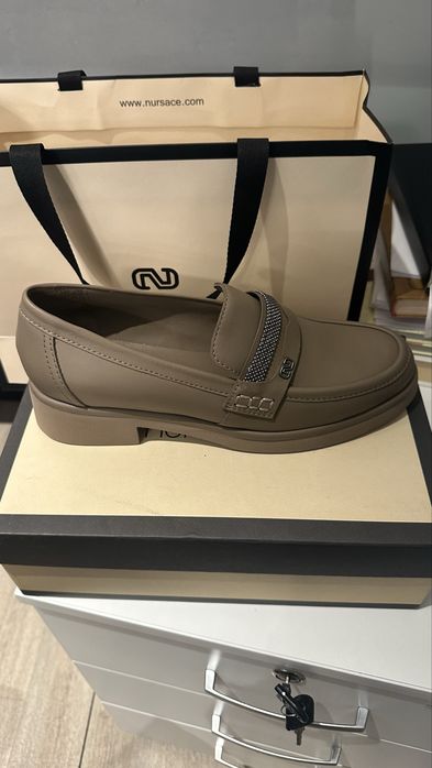 Продам кожаные женские туфли