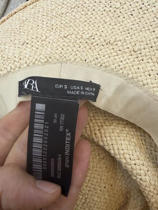 Шляпы и кроссовки Найки