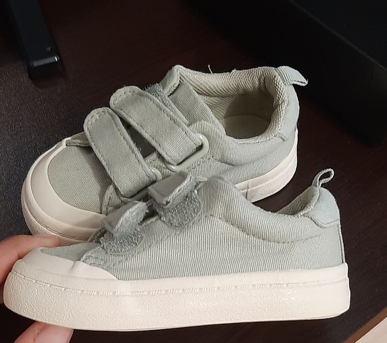 Кецове от брезент

H&M