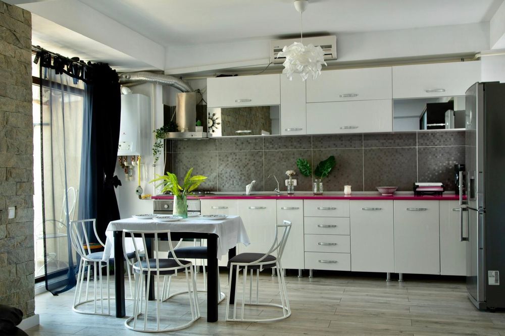 Apartament 2 camere de inchiriat  +loc parcare Tomis plus  -direct propietar