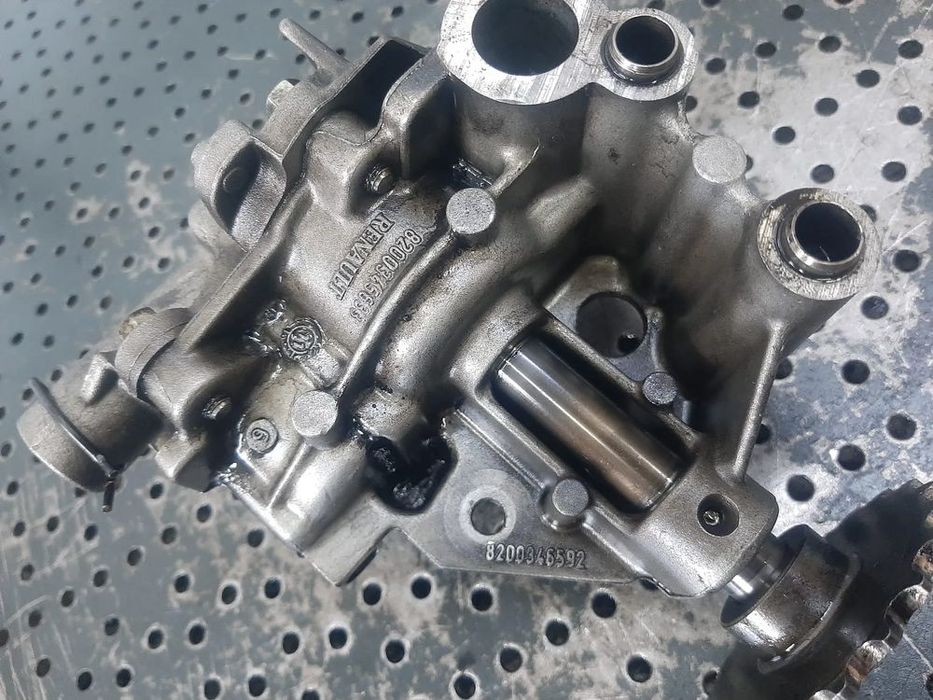 pompa ulei  2.0 dci m9r  renault laguna 3 trafic 2 scenic 2  8200345633  8200346592
