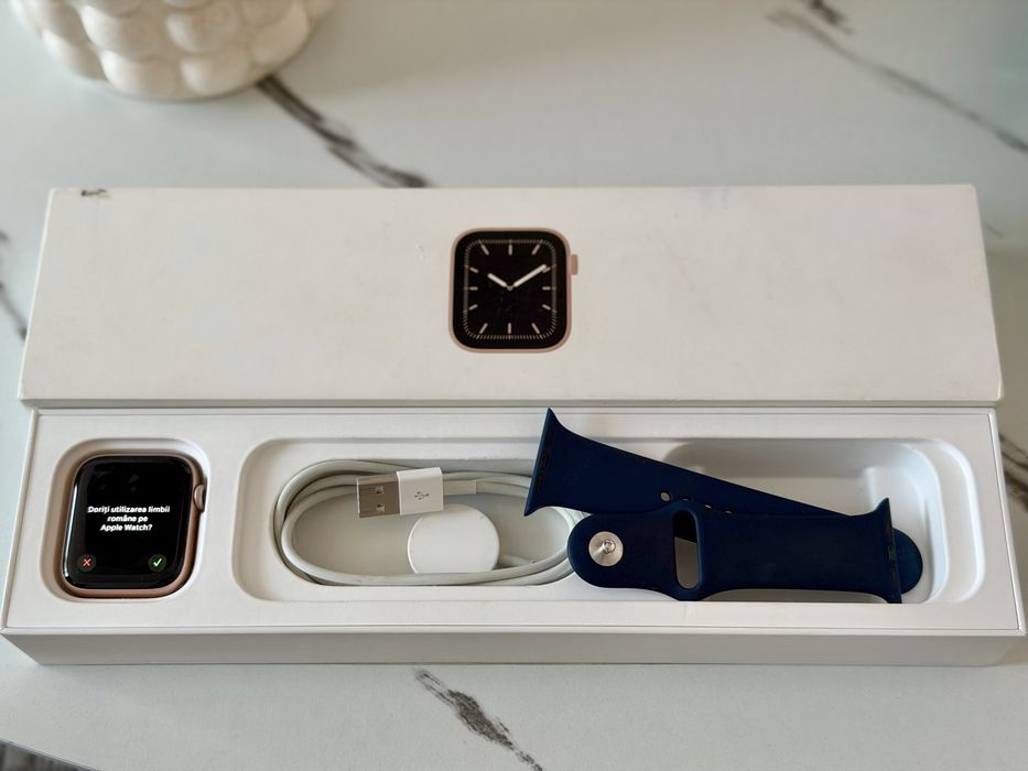 Apple watch seria 5 GPS 44mm aluminiu-ceramică
