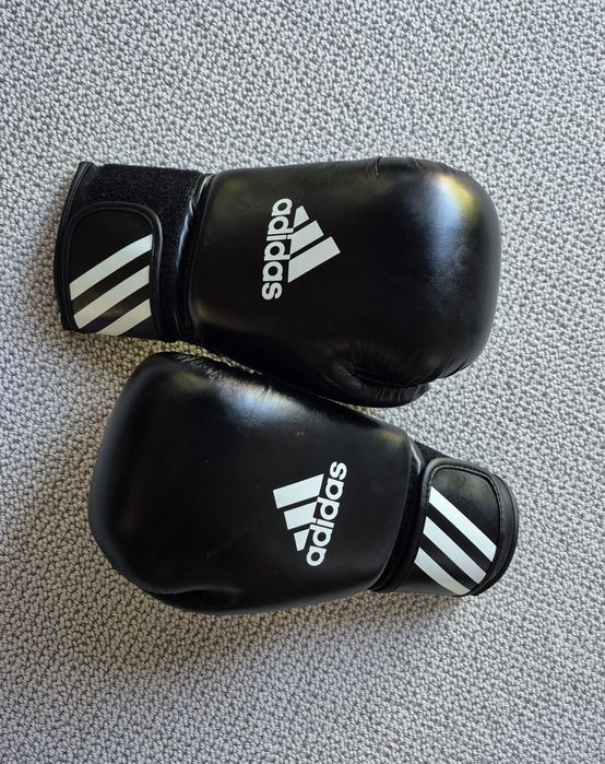 Set Box ADIDAS: Mănuși, benzi, protecție pentru dinți  stare excelentă