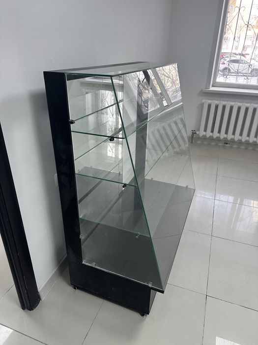 Стеклянная витрина