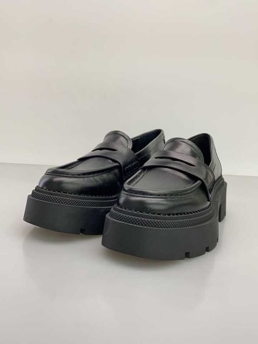 Zara черные кожаные лоферы 38р