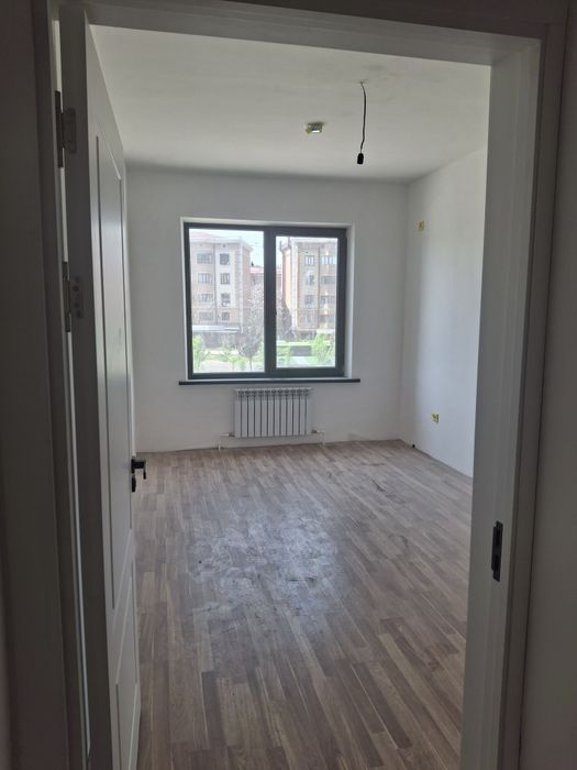 Golden House: O'z Zamin