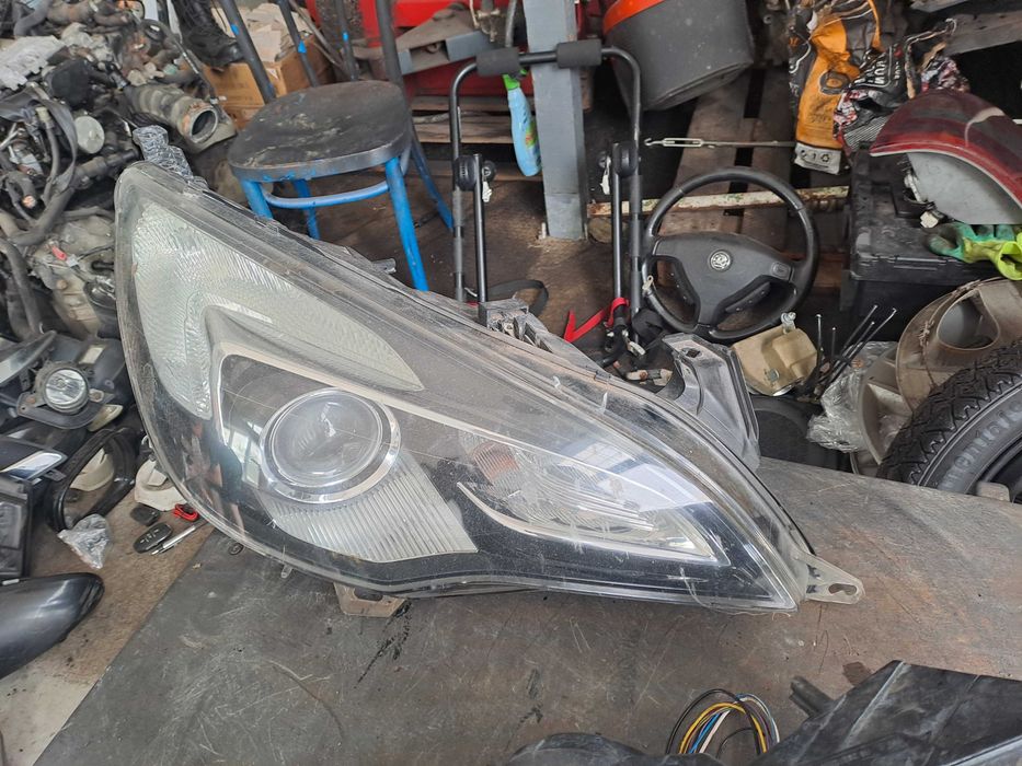 Far stanga dreapta Faruri Opel Astra j GTC cu Lupa