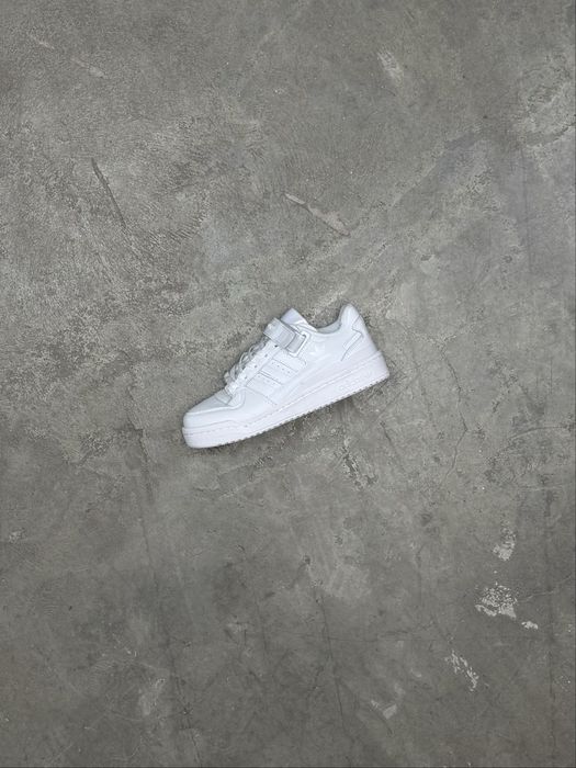 Adidas forum low white