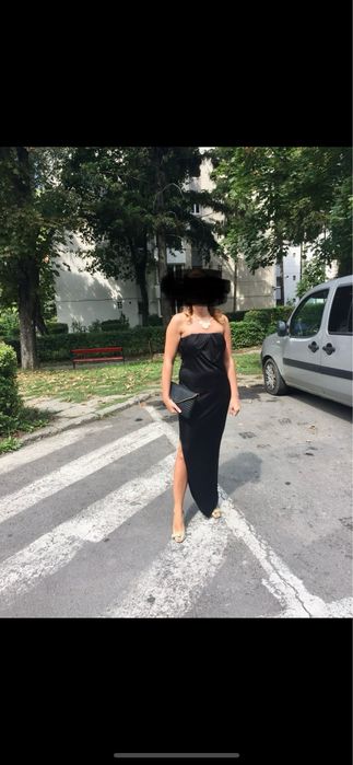 Rochie eleganta lunga, crapata pe un picior, fara bretele