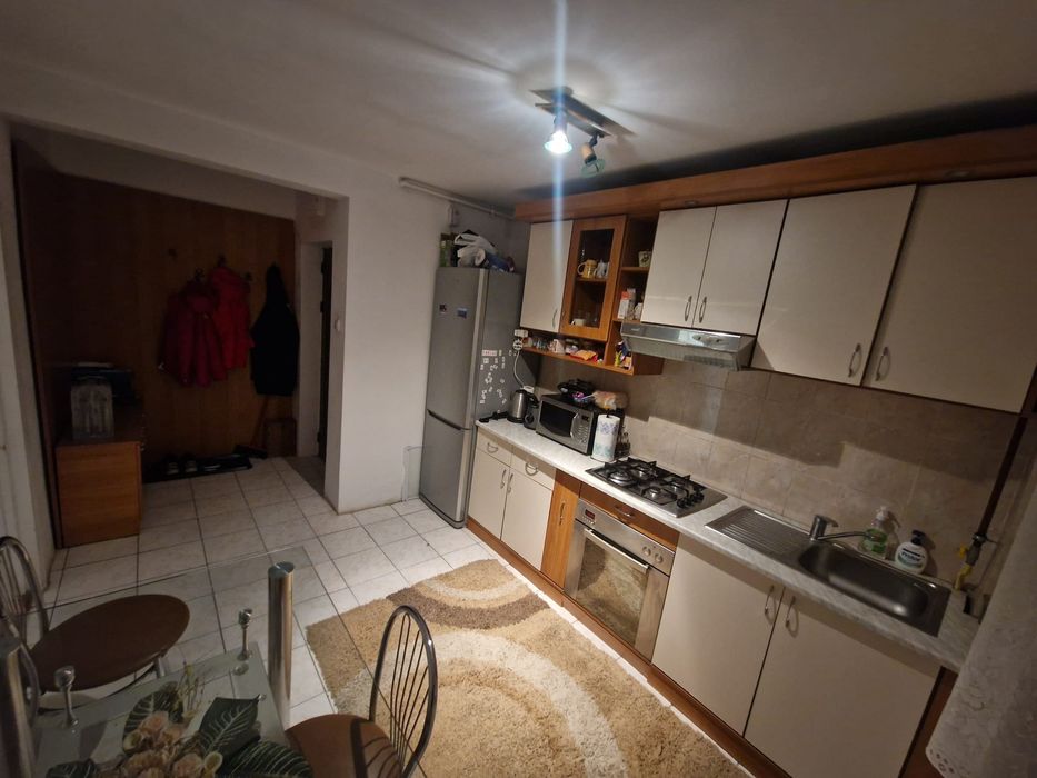 Vand apartament cu 3 camere Et. 1, suprafata 76 mp si garaj - Tasnad