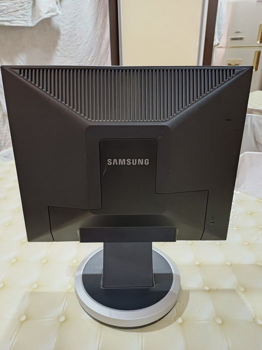 Продаётся монитор от пк 19 дюйм