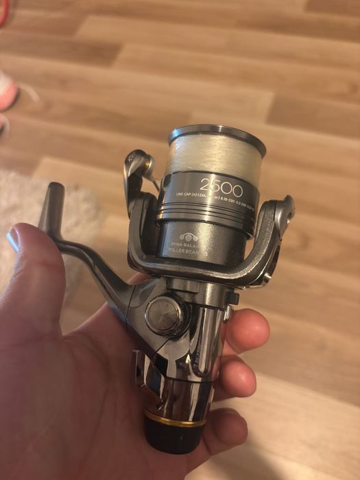 Vând 2 mulinete Shimano, în stare foarte bună de funcționare. Se vând împreună cu un tambur de rezervă Shimano, exact cum se vede în poze.