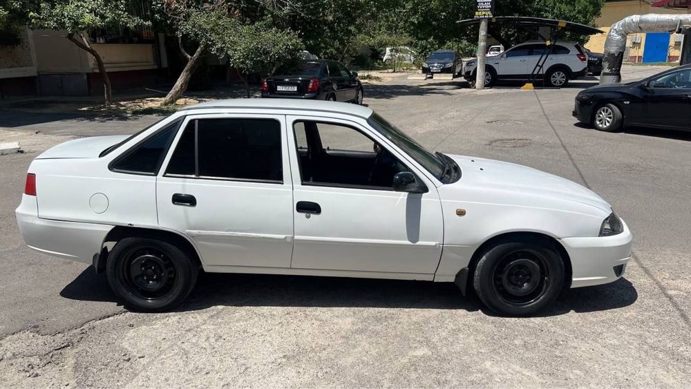 Nexia 2  2010 yil oq rang