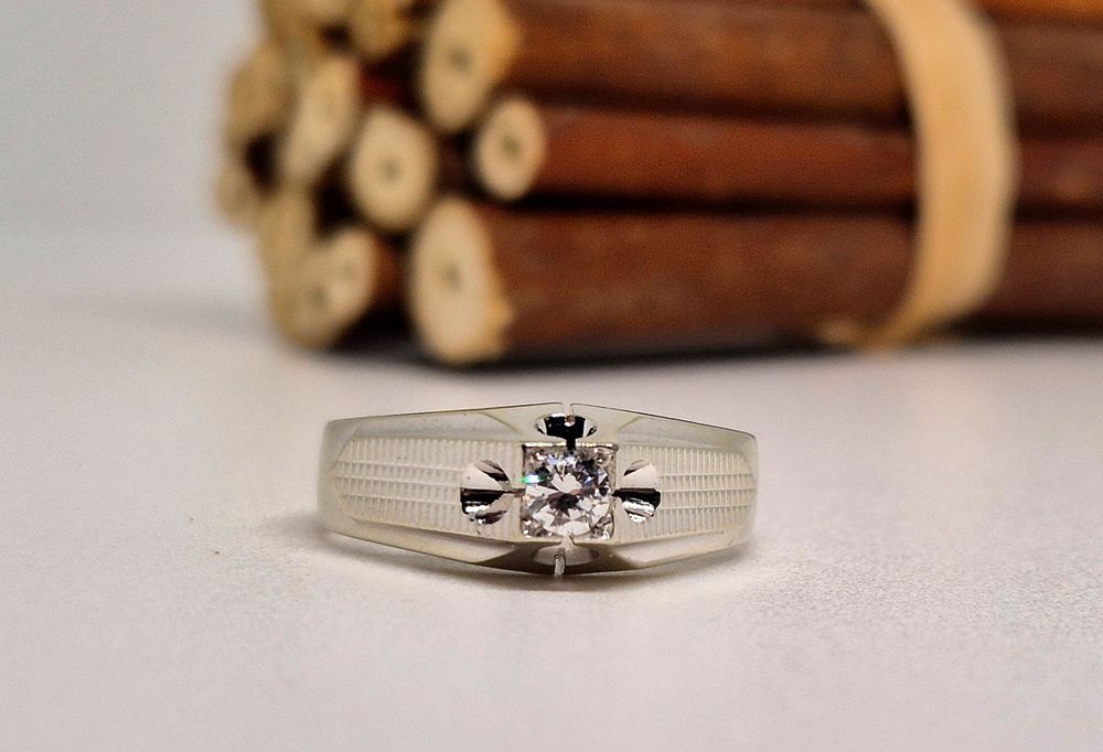 Inel din aur de 18K si diamante natural