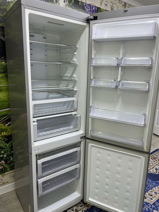 Продам Холодильник с Машинкой