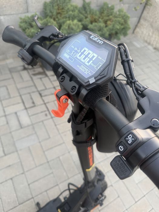 Trotineta electica KuKirin G2 master (2026) cheie, 2 motoare 2*1000W, Autonomie 70km, Baterie 52V 20, 8 A.
