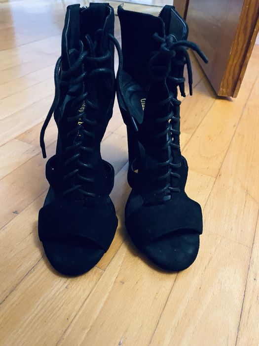 Женские босоножки