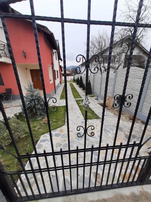 Pensiune D+P+M si anexe, teren 613 mp in Calimanesti -Jiblea