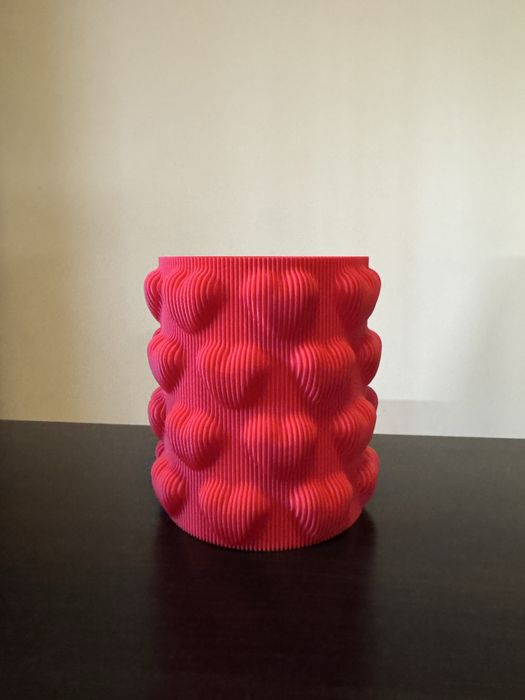 Vaza decorativa rosie cu inimioare 14.5cm - Valentine's Day 8 Martie