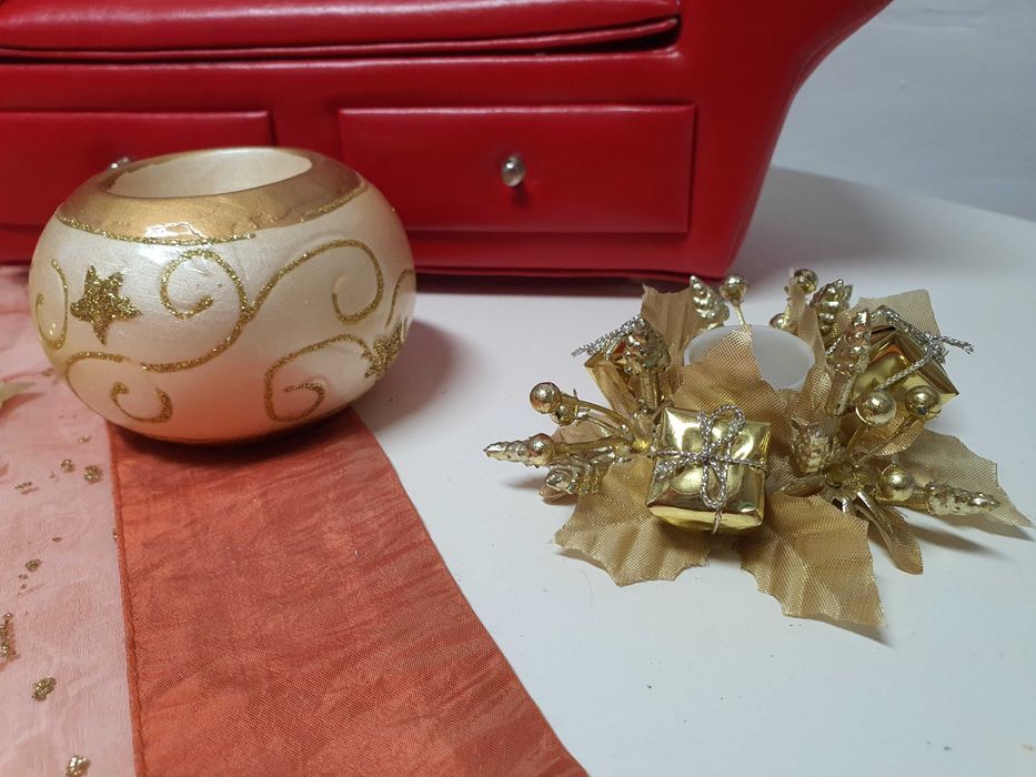 Suport lumanare pastila alb-auriu de Craciun